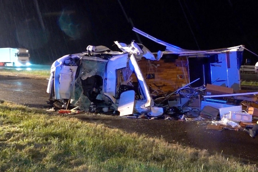 Das Wohnmobil wurde bei der Verfolgungsfahrt auf der A2 bei Helmstedt vollständig zerstört. 