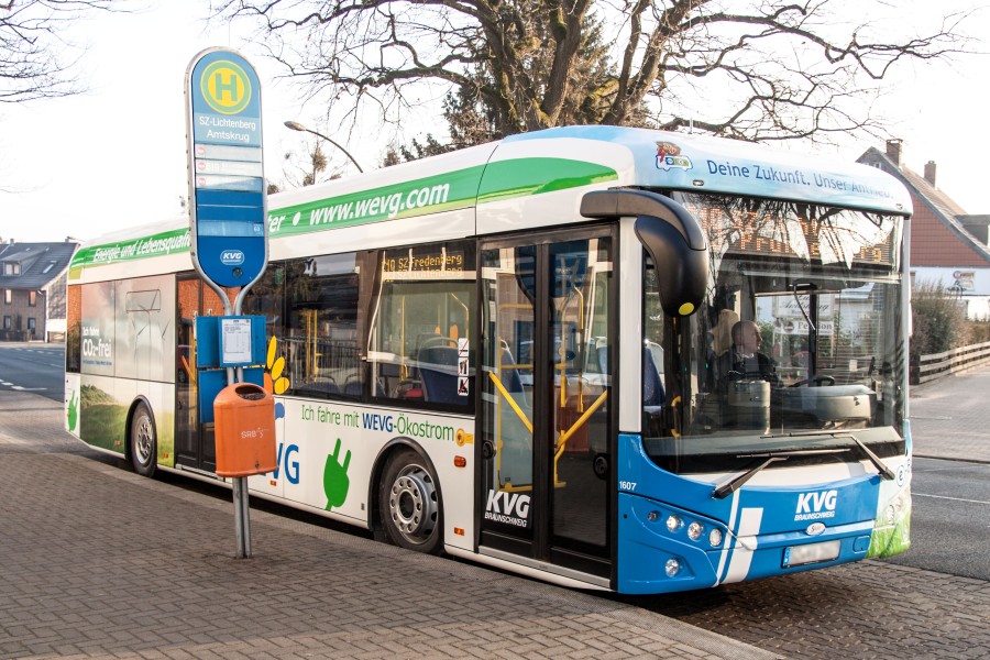 Heftige Szenen in Salzgitter! Bei einer Fahrscheinkontrolle flippte ein Fahrgast völlig aus. (Symbolbild)