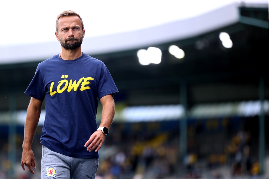 Eintracht Braunschweig: Trainer Michael Schiele und sein Team können planen. Seit Sonntagabend kennen sie ihren ersten Gegner im DFP-Pokal. (Archivbild)  