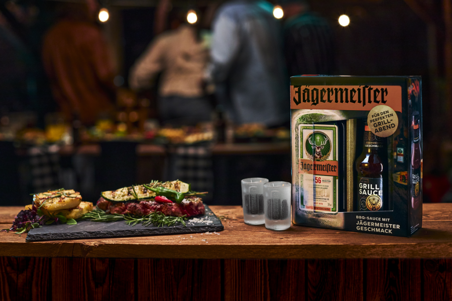 Du bekommst die Sauce nur zusammen mit einer Flasche Jägermeister.