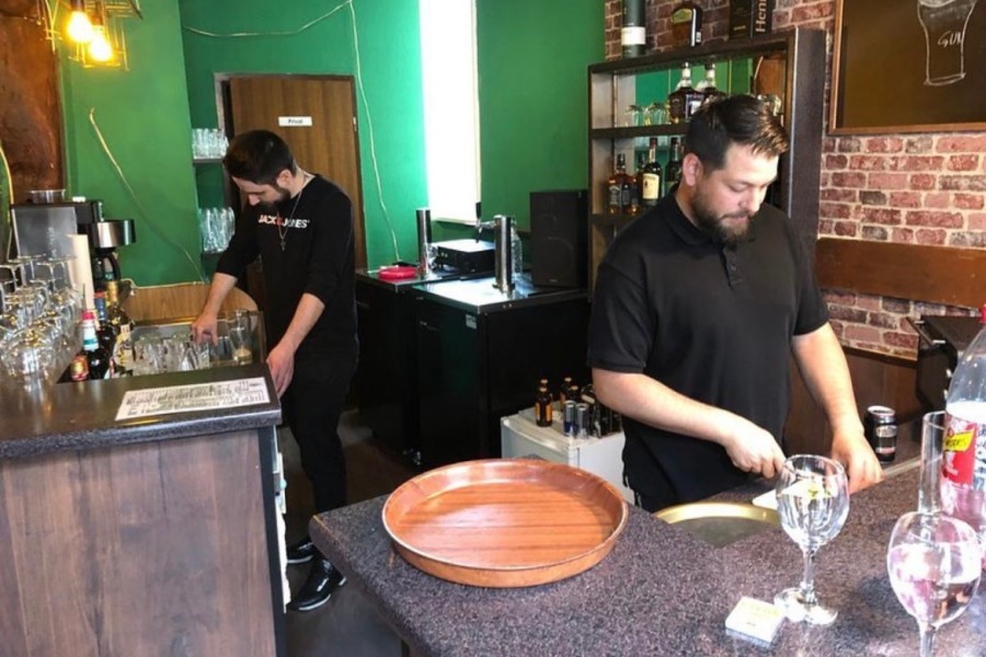 Das „Shamrock“-Team aus Helmstedt will durchstarten. Unter anderem wartet hier ein frisches Guinness auf dich. 