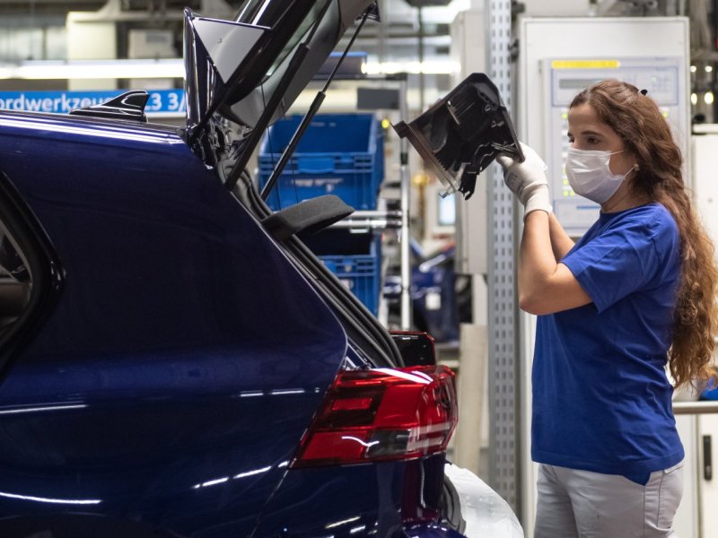 vw werk mitarbeiter mitarbeiterin maske