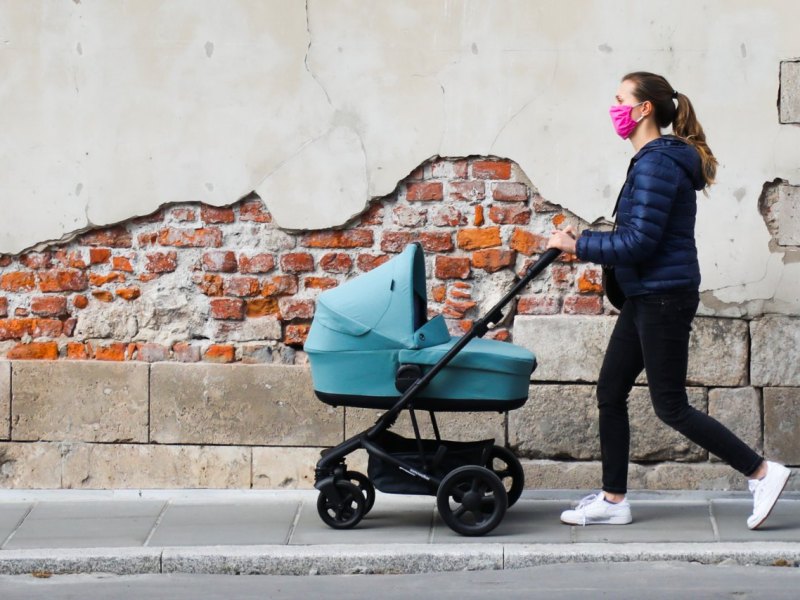 wolfenbüttel frau kinderwagen mercedes