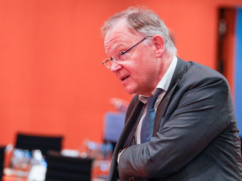 Niedersachsens Ministerpräsident Stephan Weil (SPD) hat sich jetzt zum Tankrabatt geäußert – und deutliche Worte gefunden. (Archivbild)