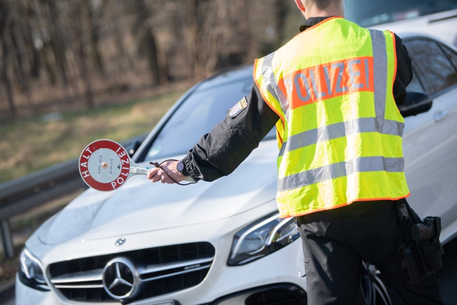 Wer zu langsam fährt, macht alles richtig? Wie die Polizei Salzgitter erklärt, stimmt das nicht ganz. (Symbolbild)