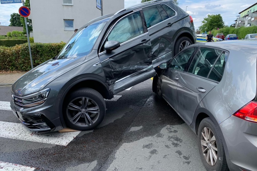 „Spektakulärer Unfall“ in Wolfenbüttel.