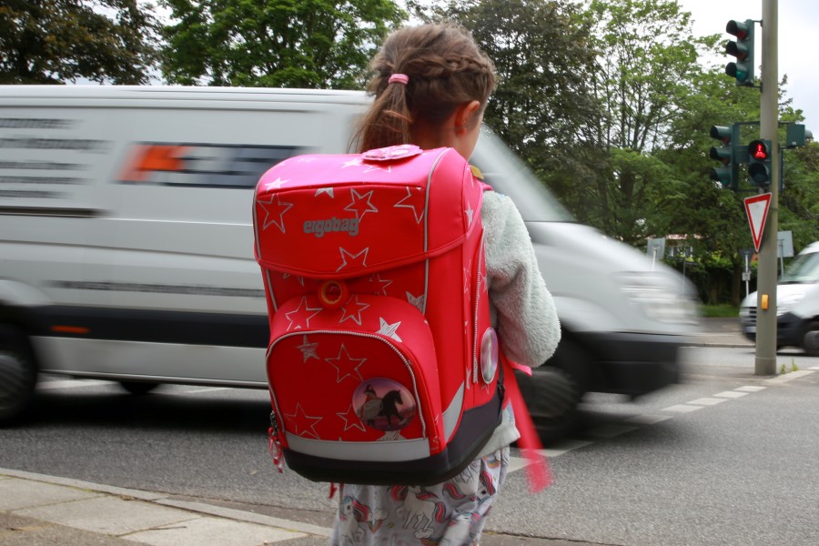 In Wolfsburg hat eine Fahrradfahrerin ein Mädchen (7) umgefahren. (Symbolbild)