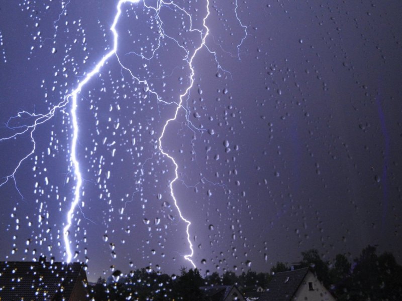 gewitter blitz schauer regen starkregen