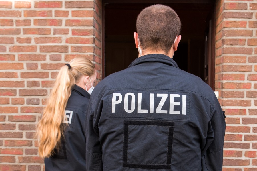 Bei einer Wohnungsdurchsuchung hat die Polizei Salzgitter Waffen entdeckt. (Symbolbild)