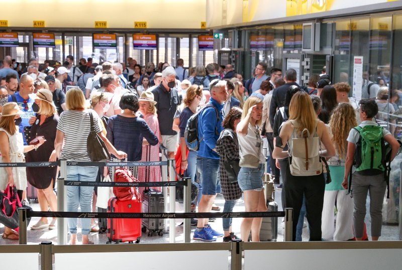 Flughafen-Hannover-Großeltern.jpg