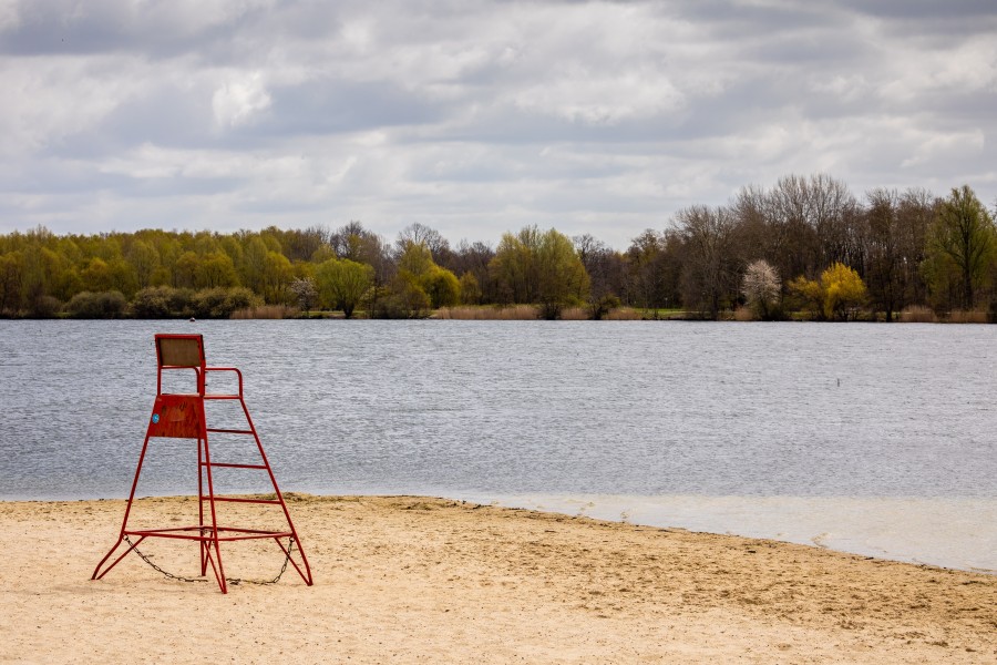 Schock in Wolfsburg! Der Badegast wurde leblos aus dem Allersee geborgen. (Symbolbild)