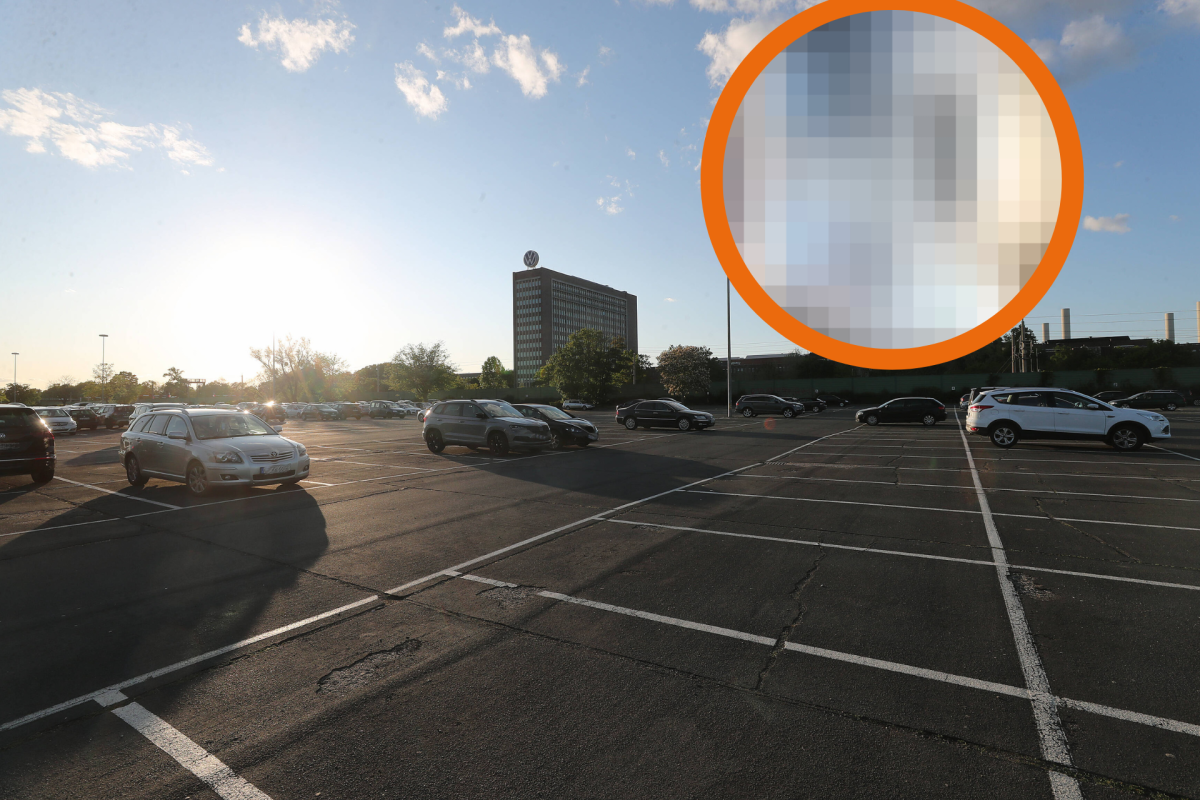 Parkplatz von VW mit verpixeltem Bild in der Ecke