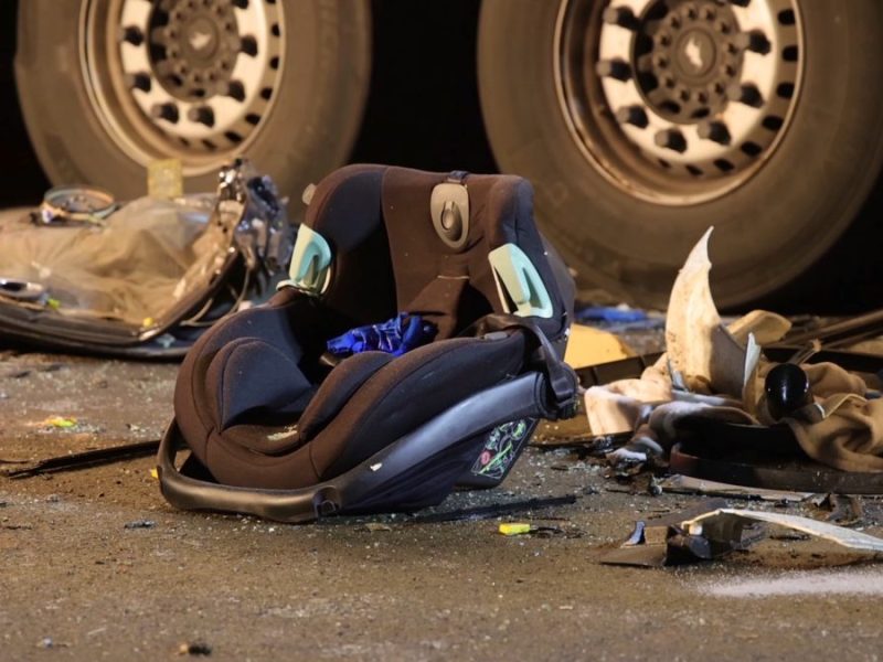 Vier Tote bei Kollision zwischen Auto und Lkw