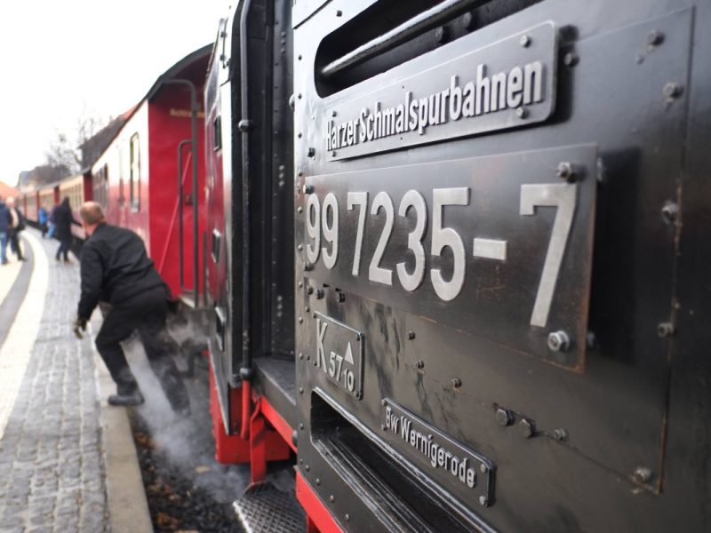 Mit der Umstellung auf den Winterfahrplan schränken die Harzer Schmalspurbahnen (HSB) ihr Angebot ab dem 7. November teilweise ein.