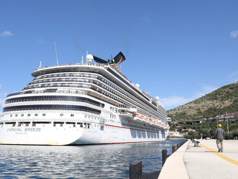 Kreuzfahrtschiff am Anleger