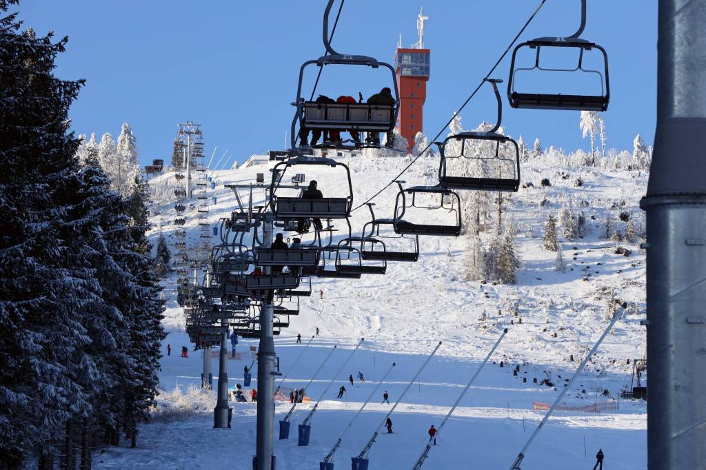 Das Skifahren am Wurmberg im Harz wird dieses Jahr teurer.