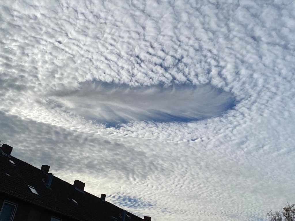 In Niedersachsen hat das Wetter für ein seltenes Naturschauspiel am Himmel gesorgt.