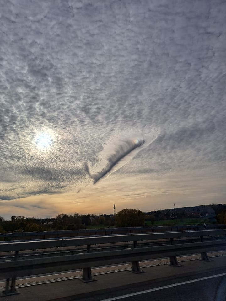 In Niedersachsen hat das Wetter für ein seltenes Naturschauspiel am Himmel gesorgt.