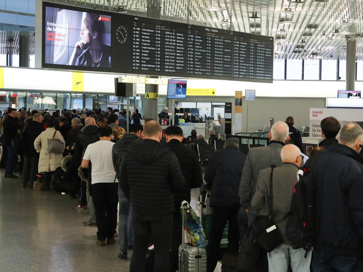 Böse Überraschung für einen Mann am Flughafen Hannover! (Symbolbild)