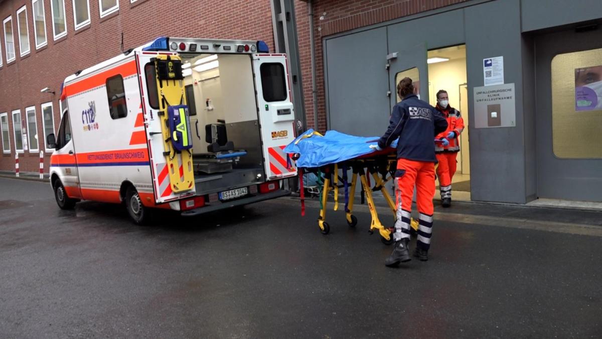 Auch der rettungsdienst in Braunschweig hatte am Montag wegen des Eisregens viel zu tun...