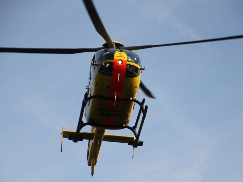 In Uelzen in Niedersachsen haben vier Männer eine verbotene Spritztour gemacht. Sie endete mit einem Unfall. Aber das war noch nicht alles...