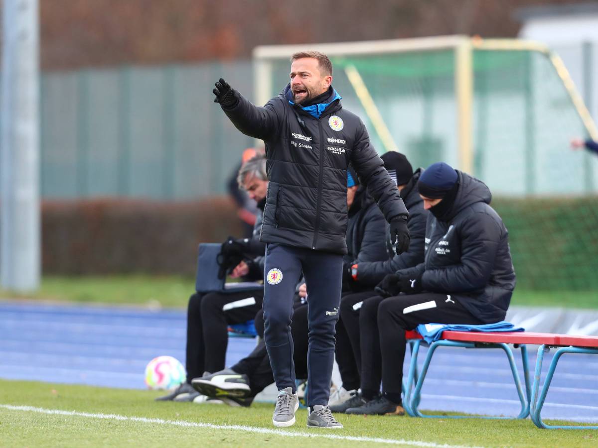 Eintracht Braunschweig will seinen Trainer halten.