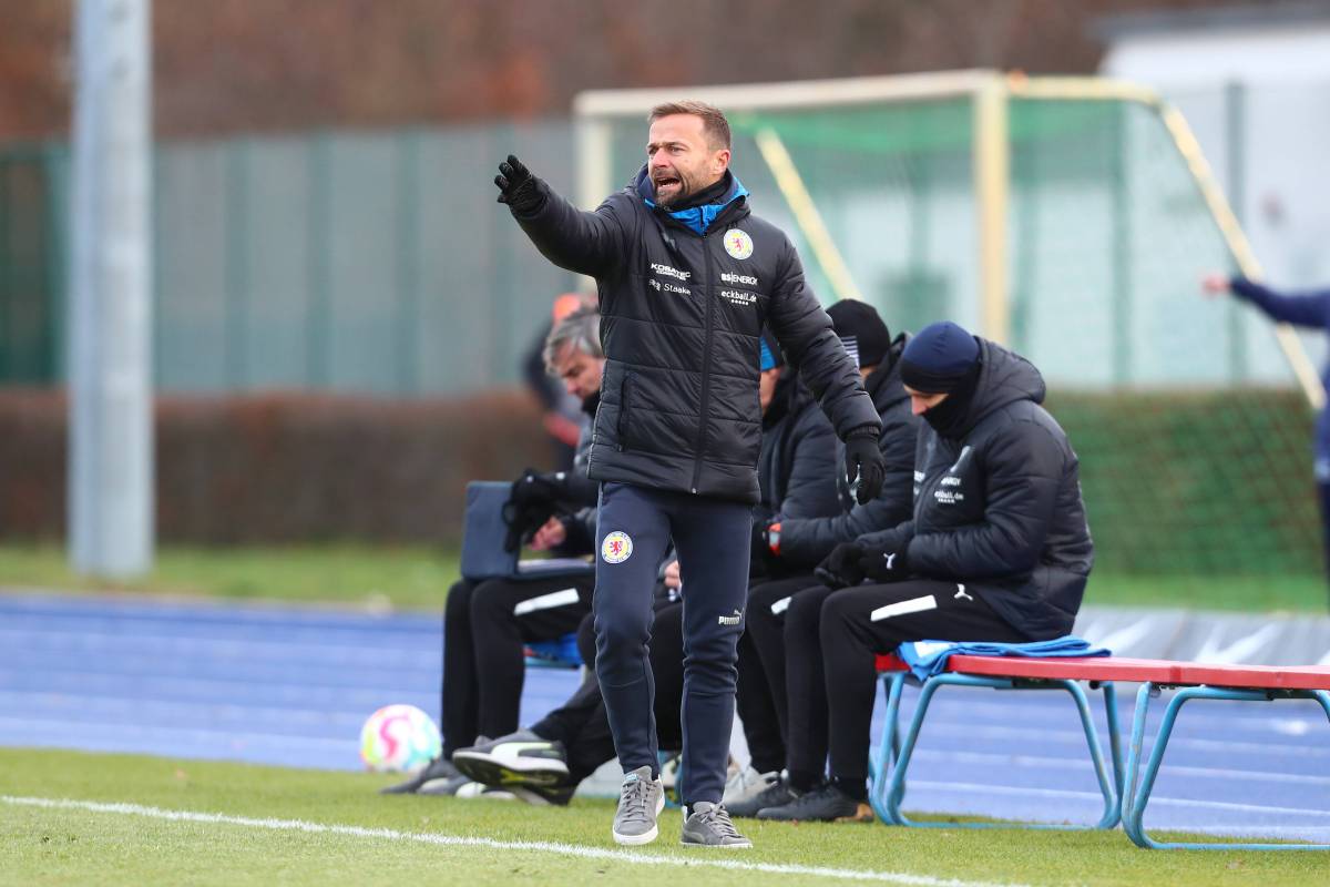 Eintracht Braunschweig will seinen Trainer halten.