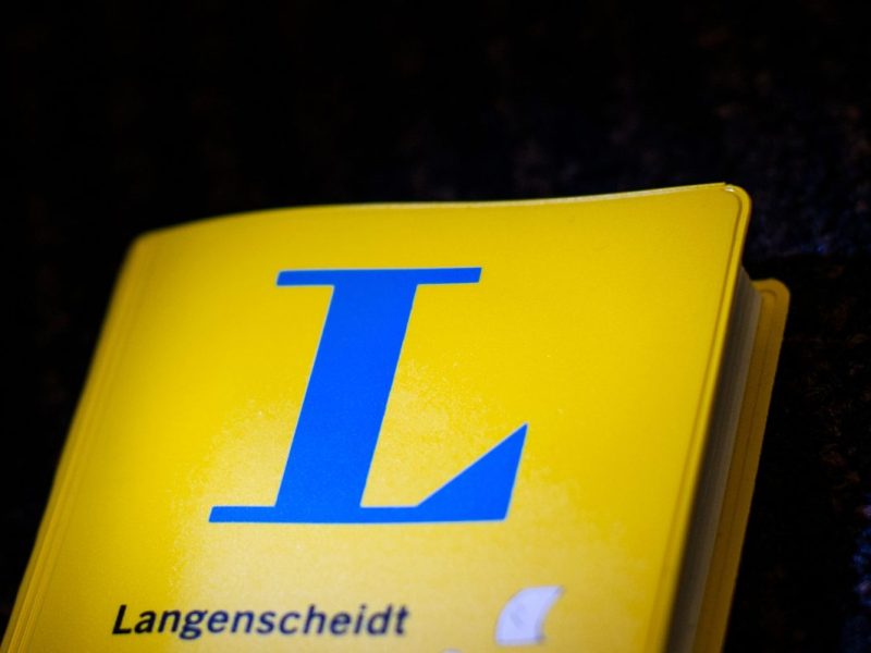 Ein VW-Team hat ein Wörterbuch veröffentlicht. Damit kommst du aber nicht nur bei Volkswagen besser durch den Arbeitstag...