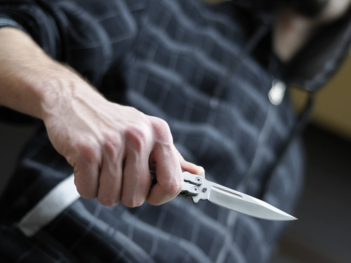 Ein Mann soll in Salzgitter mehrere Schüler mit einem Messer bedroht haben. Die Kinder konnten den Unbekannten ganz gut beschreiben.