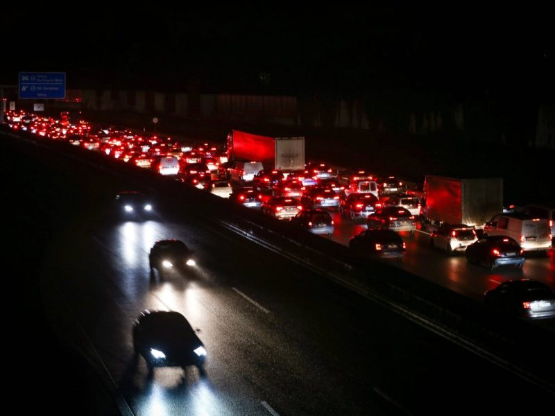 Nach einer Lkw-Panne auf der A2 bei Hannover gab es einen langen Stau.