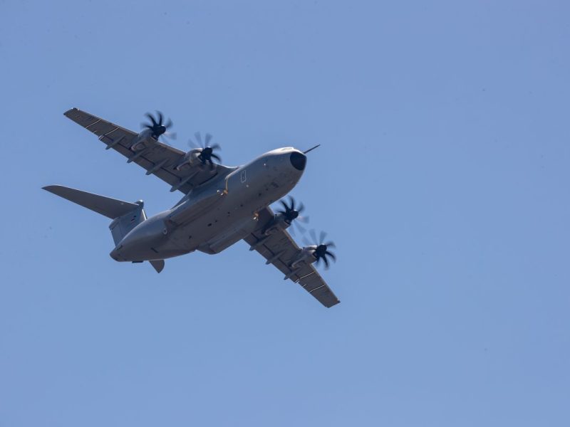 Eine Frau aus Helmstedt wundert sich über ein tieffliegendes Flugzeug. Damit ist sie nicht allein. News38 klärt auf!