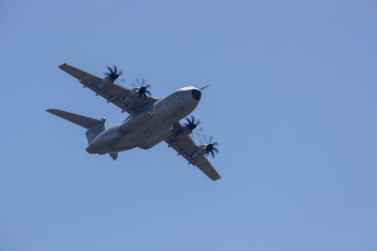 Eine Frau aus Helmstedt wundert sich über ein tieffliegendes Flugzeug. Damit ist sie nicht allein. News38 klärt auf!