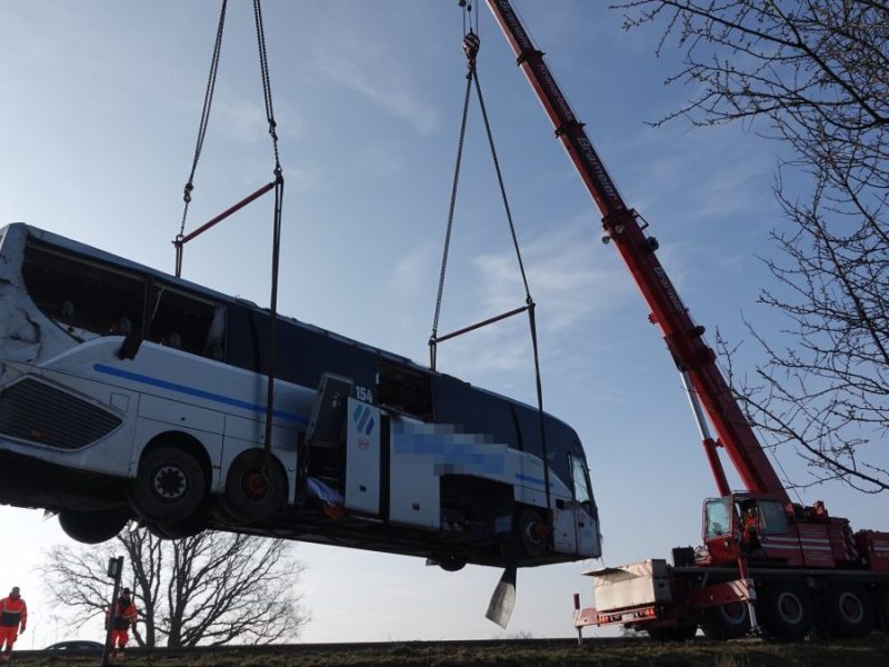 Der polnische Bus konnte am Vormittag geborgen werden.
