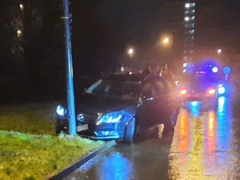 An dieser Laterne an der Frankfurter Straße in Wolfsburg endete die Fahrt schlagartig.