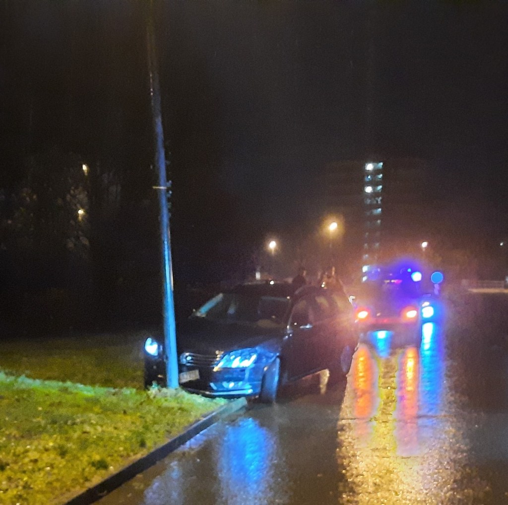 An dieser Laterne an der Frankfurter Straße in Wolfsburg endete die Fahrt schlagartig.