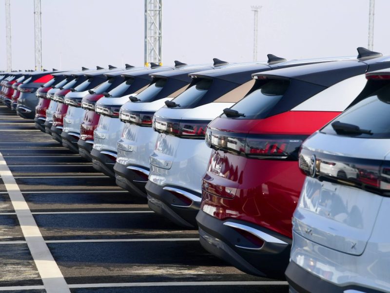 Neue VW-Modelle warten in China auf ihren Weitertransport. Die in China gebauten Autos sollen aber keinesfalls nach Russland exportiert werden.