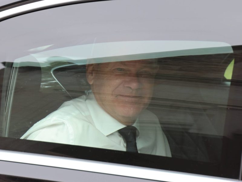 Mit welchem Dienstwagen Olaf Scholz sich zu VW traut, war vorher unklar.