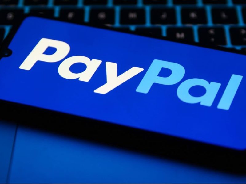 Paypal Logo auf Smartphone
