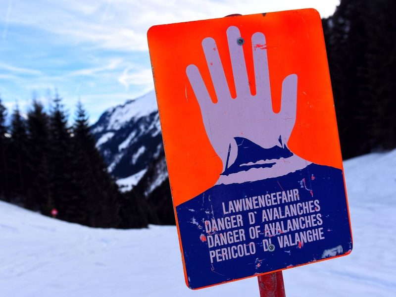 Schock in Österreich! Eine Lawine hat Skiwanderer aus dem Harz mitgerissen. (Symbolbild)