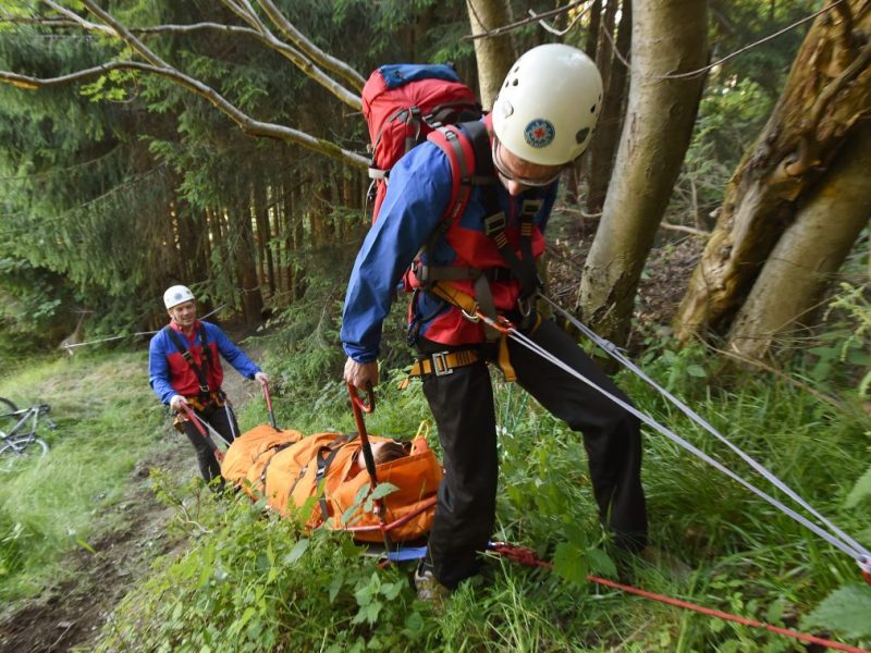 Im Harz kommt es immer wieder zu Bergunfällen. Vor allem auf niedersächsischer Seite war die Zahl nach dem Auslaufen vieler Corona-Regeln vor einem Jahr leicht gestiegen. Wie sich die Zahlen 2022 entwickelt haben.