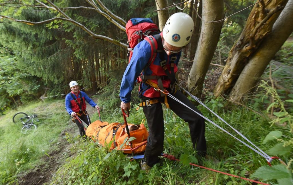 Im Harz kommt es immer wieder zu Bergunfällen. Vor allem auf niedersächsischer Seite war die Zahl nach dem Auslaufen vieler Corona-Regeln vor einem Jahr leicht gestiegen. Wie sich die Zahlen 2022 entwickelt haben.