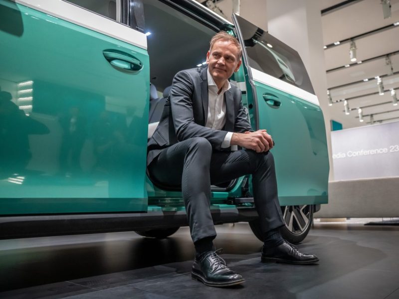 VW-Chef Oliver Blume hat die Entscheidung des Autokonzerns für den Bau einer großen Batteriefabrik in Kanada mit den gebotenen exzellenten Bedingungen begründet.