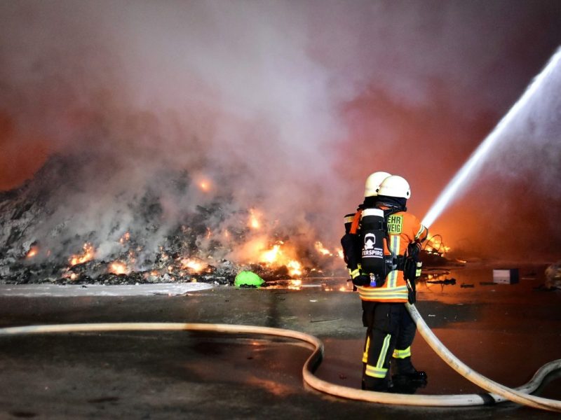 Großeinsatz für die Feuerwehr auf dem Alba-Gelände in Braunschweig-Watenbüttel!