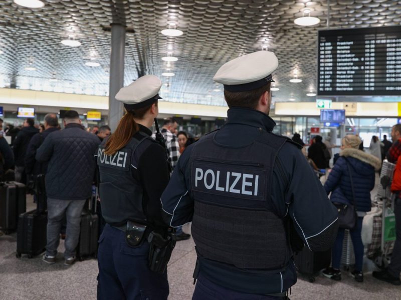 Böses Erwachen für eine Urlauberin am Flughafen Hannover! (Symbolbild)