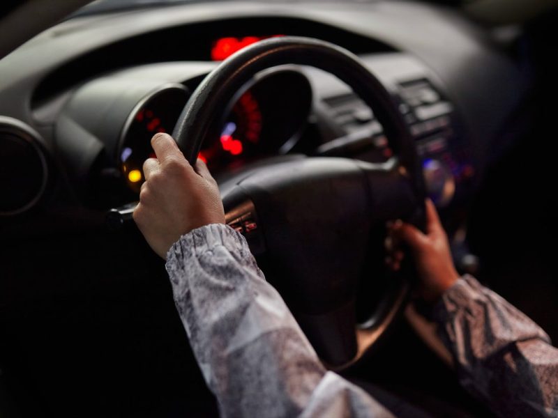 In Salzgitter soll eine Frau mit ihrem Auto auf einen Mann zugerast sein. Aber das war erst der Anfang eines sich zuspitzenden Streits...
