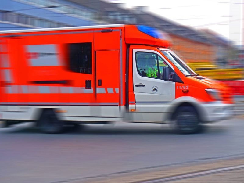 Gifhorn Krankenwagen fährt schnell zum Einsatz