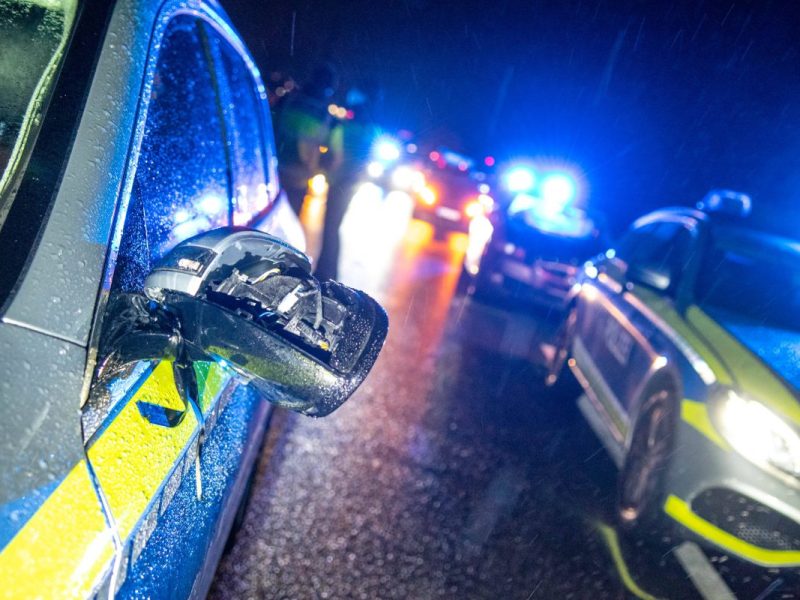 Gleich zwei BMW-Fahrer haben die Polizei auf der A2 bei Helmstedt beschäftigt. Für beide Fahrer ging das Ganze nicht gut aus...