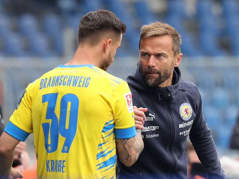 Michael Schiele appelliert an die Fans von Eintracht Braunschweig.