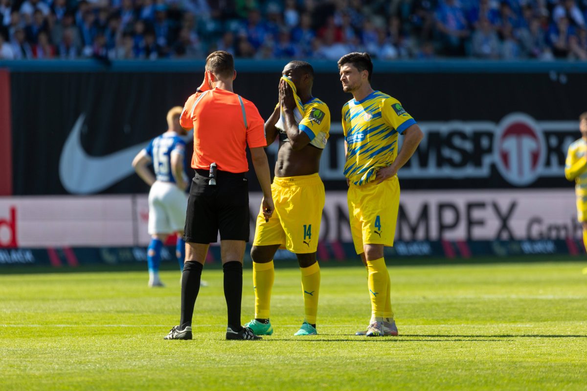 Der Videobeweis spielte zeitweise den Party-Crasher für Eintracht Braunschweig.