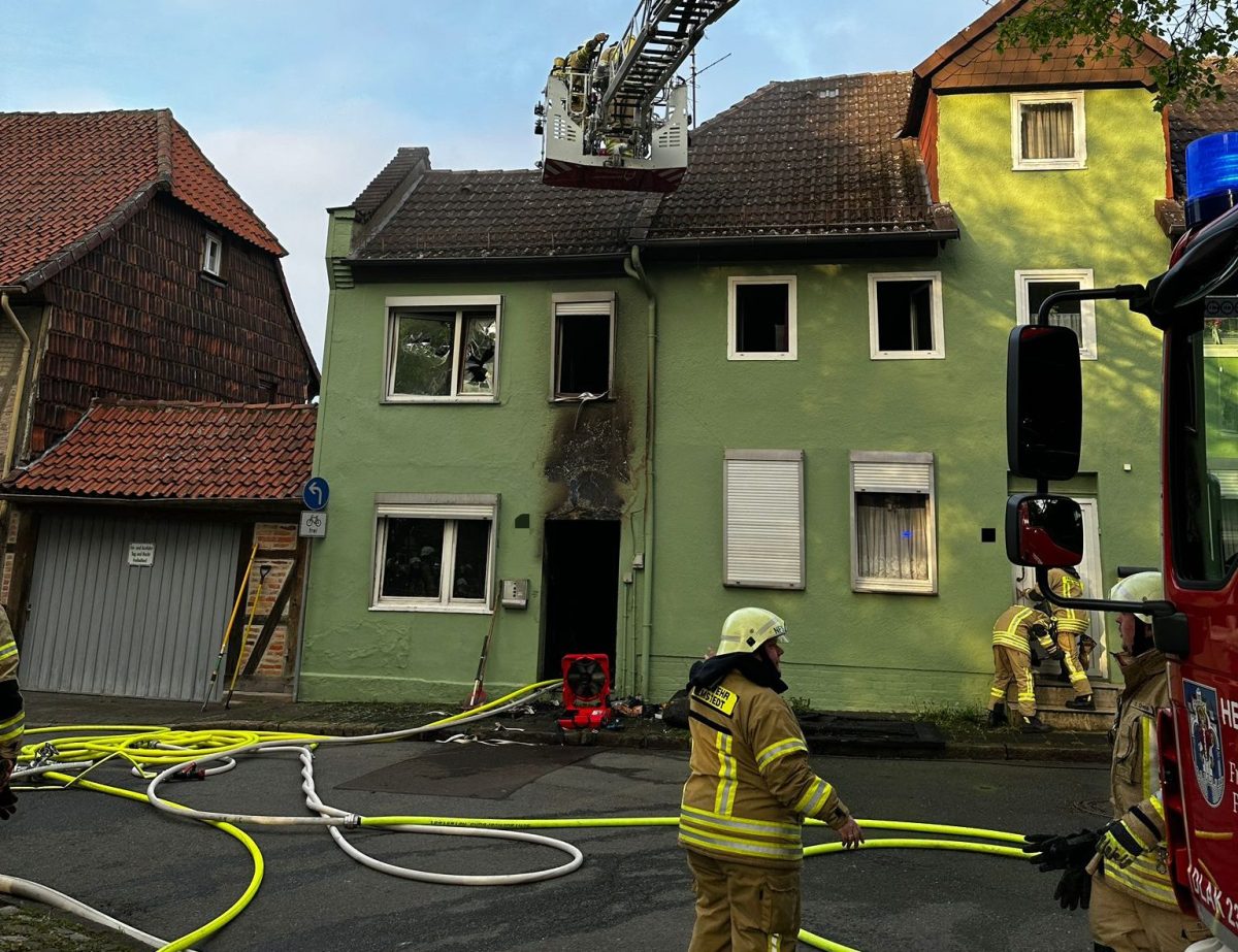 Im Einsatz waren: Ortsfeuerwehr Helmstedt, Emmerstedt, Barmke, Offleben-Reinsdorf, Grasleben, Kreisfeuerwehr Helmstedt, DRK Helmstedt, THW Helmstedt.